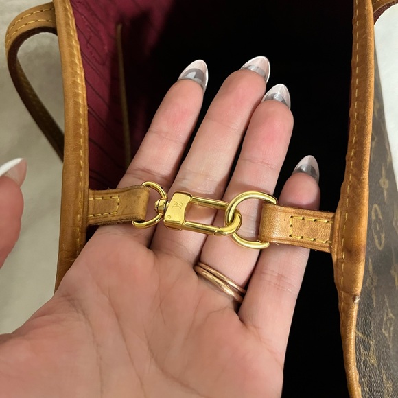 Louis Vuitton Neverfull PM with Pouch - Picture 5 of 16